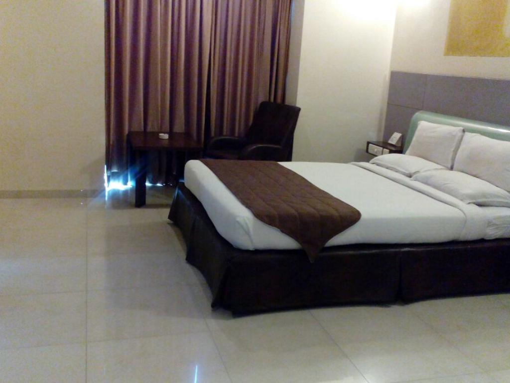 The Shiv Grand Hotel Gandhidham Exterior photo